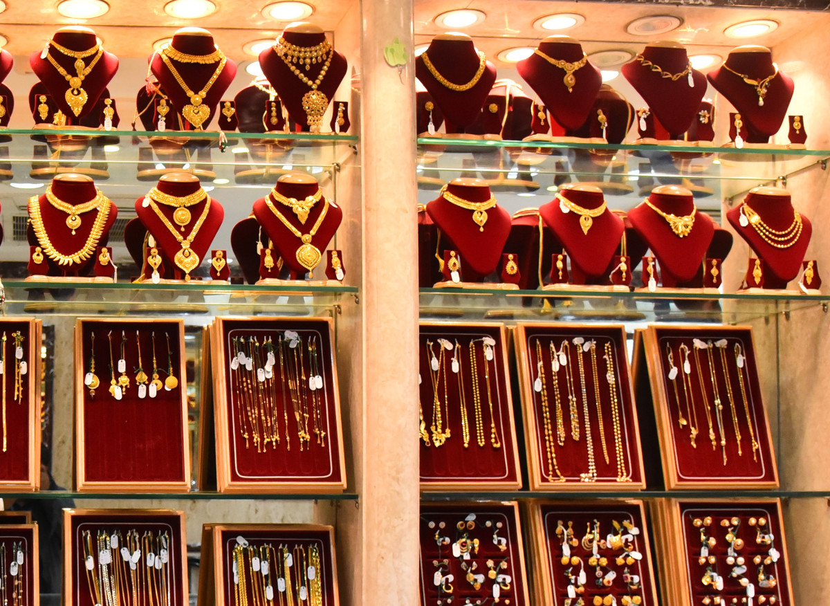 सुनचाँदीको मूल्य घट्यो, कतिमा हुँदैछ कारोवार ?