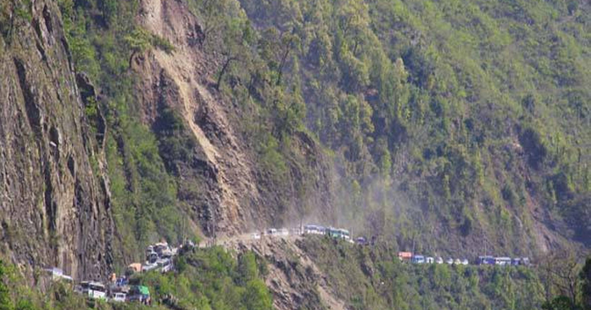 पृथ्वी राजमार्गअन्तर्गत मुग्लिन–नारायणगढ सडकखण्ड रातको समयमा बन्द
