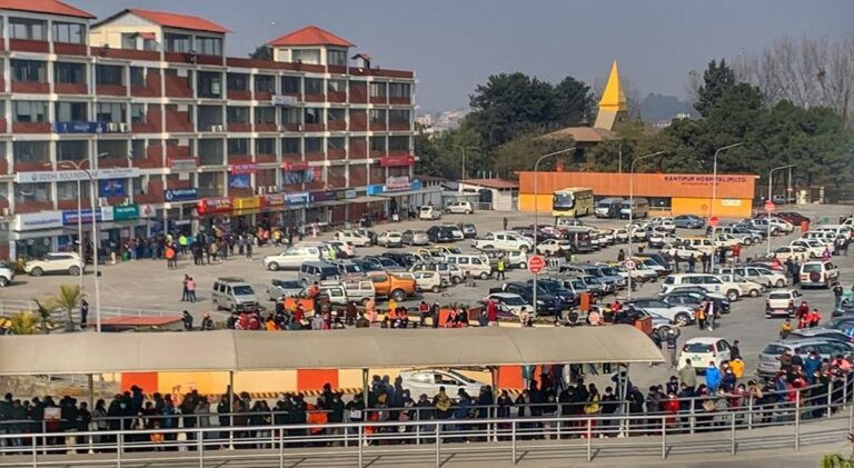 त्रिभुवन विमानस्थलका कर्मचारीलाई तलबकै ३६% पार्किङ शुल्क