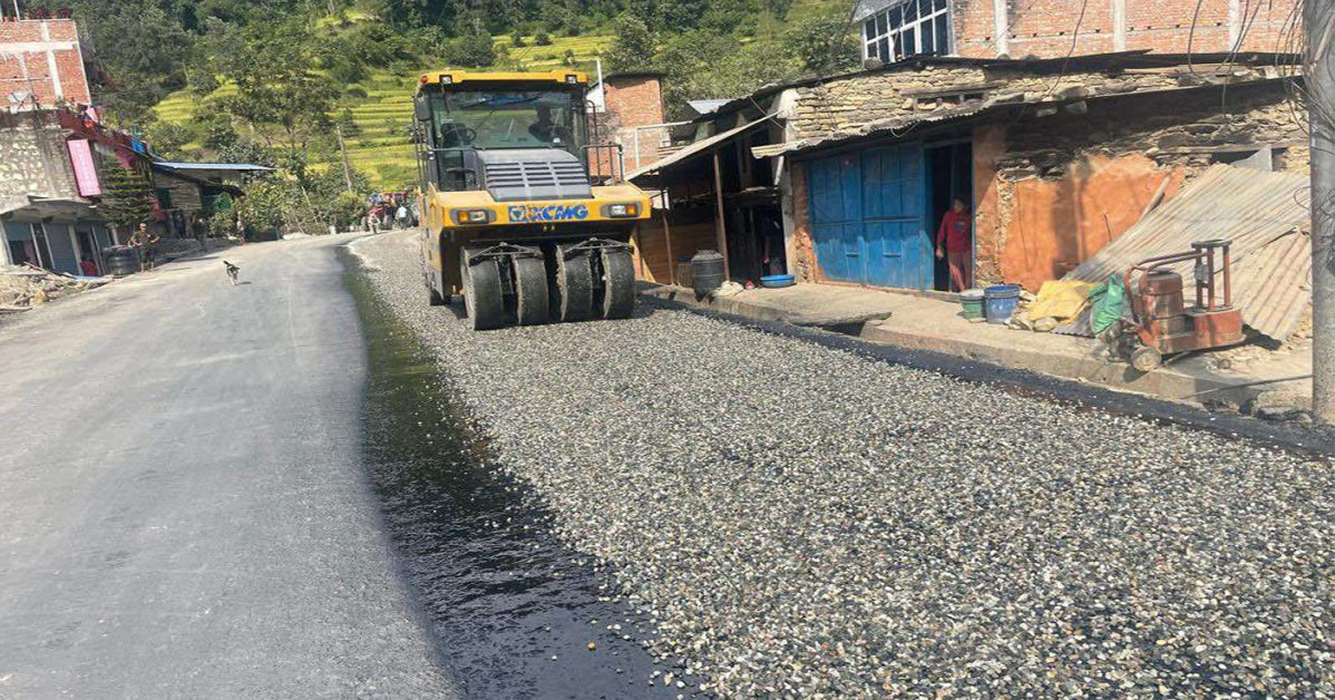 मध्यपहाडी लोकमार्गः बागलुङ खण्ड कालोपत्र गरिँदै