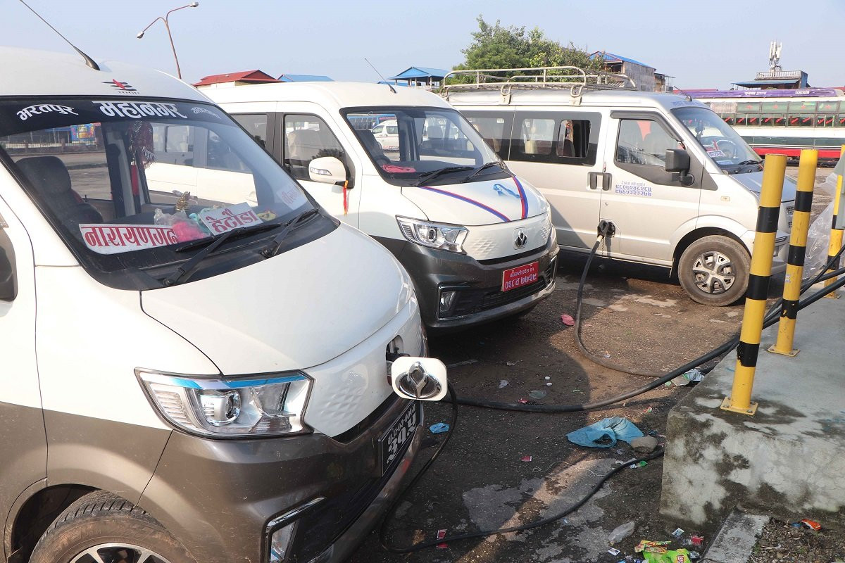 विद्युतीय गाडीले घटाएनन् भाडा