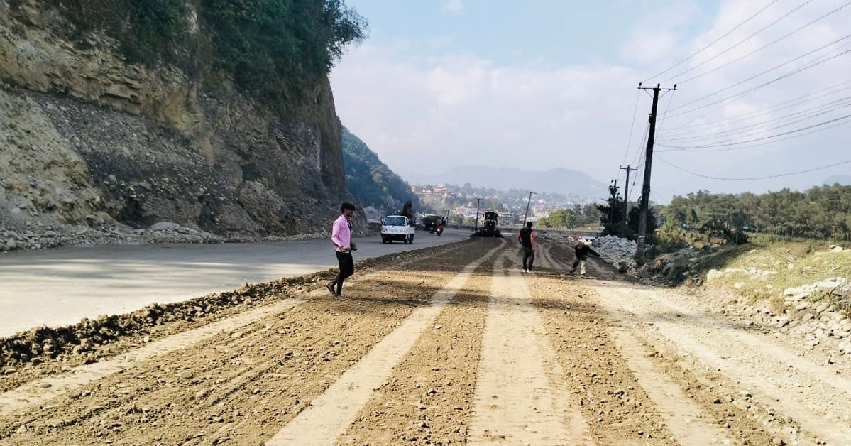 मध्यपहाडी लोकमार्ग कास्कीको हरिचोक–याम्दी सडकखण्डको स्तरोन्नतिको काम तीव्रगतिमा