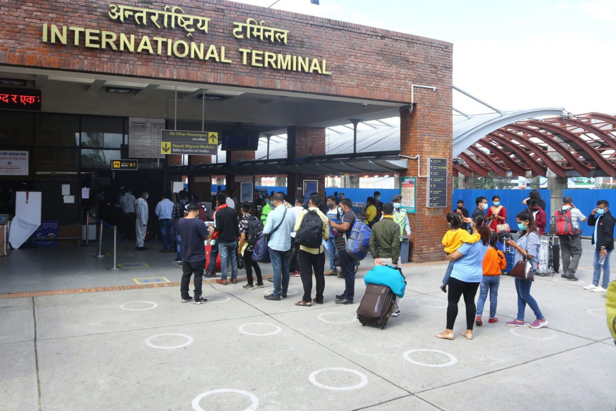 ६ महिनामा झण्डै ४ लाख नेपाली वैदेशिक रोजगारीमा