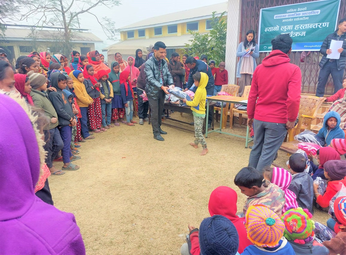 सानिमा बैंकले हस्तान्तरण गर्‍यो पर्सागढीस्थित विद्यालयमा न्यानो लुगा