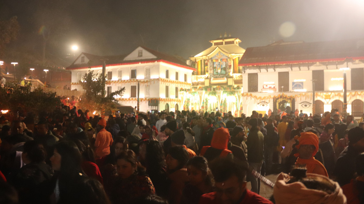 महाशिवरात्रिमा 'बाबा'हरूको अनेक रूप ,भक्तजनहरूको घुइँचो, यस्तो छ पशुपतिनाथको रौनक (फोटो फिचर)