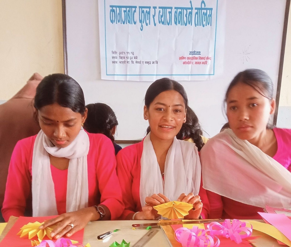 विद्यार्थीलाई नै सिप सिकाउँदै विद्यार्थीहरू, रचनात्मक कामले पकेट खर्च जुट्दै