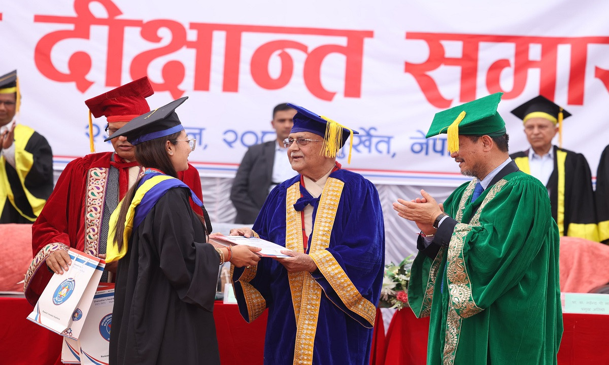 प्रधानमन्त्री ओलीबाट मध्यपश्चिम विश्वविद्यालयका तीन हजार ८ सय ४१ विद्यार्थी दीक्षित
