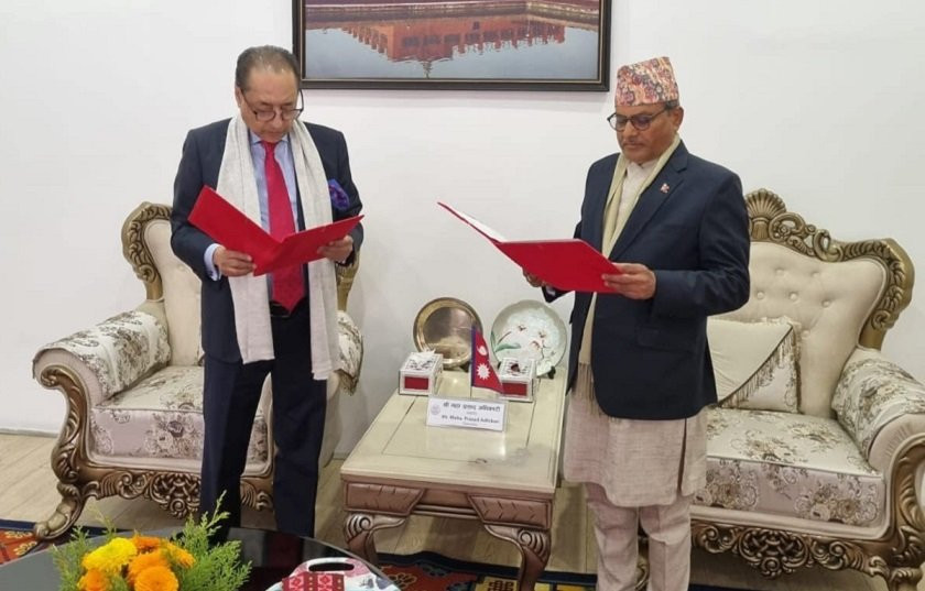 नेपाल इन्भेस्टमेन्ट मेगा बैंकका अध्यक्ष  पृथ्वीबहादुरद्वारा शपथ ग्रहण
