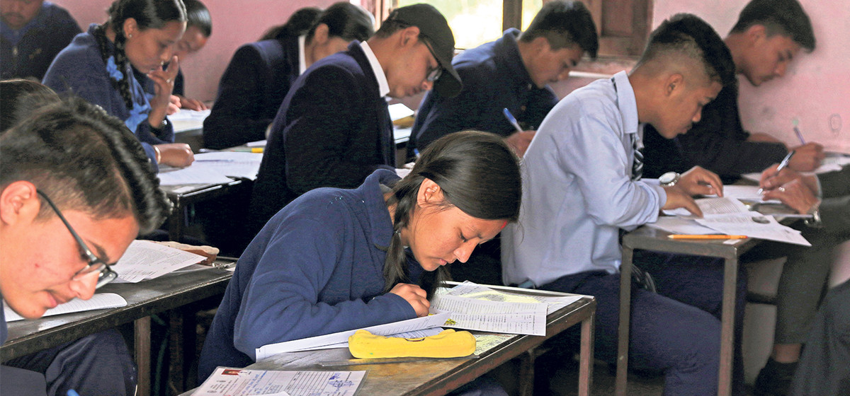 विद्यार्थीले लेख्न सुरु गरेपछि एकाएक परीक्षा स्थगित भएपछि...