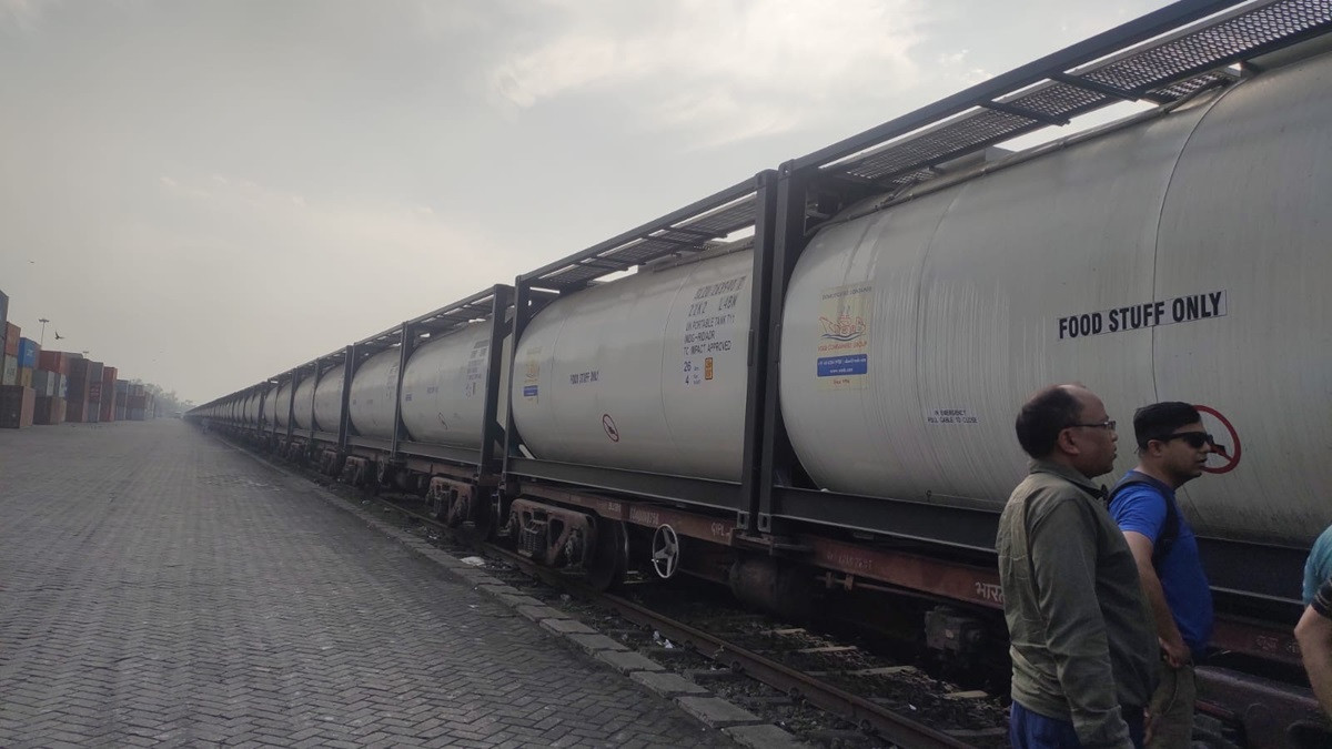 वीरगञ्ज सुक्खा बन्दरगाहमा 'ट्यांक कन्टेनर' आउन सुरू