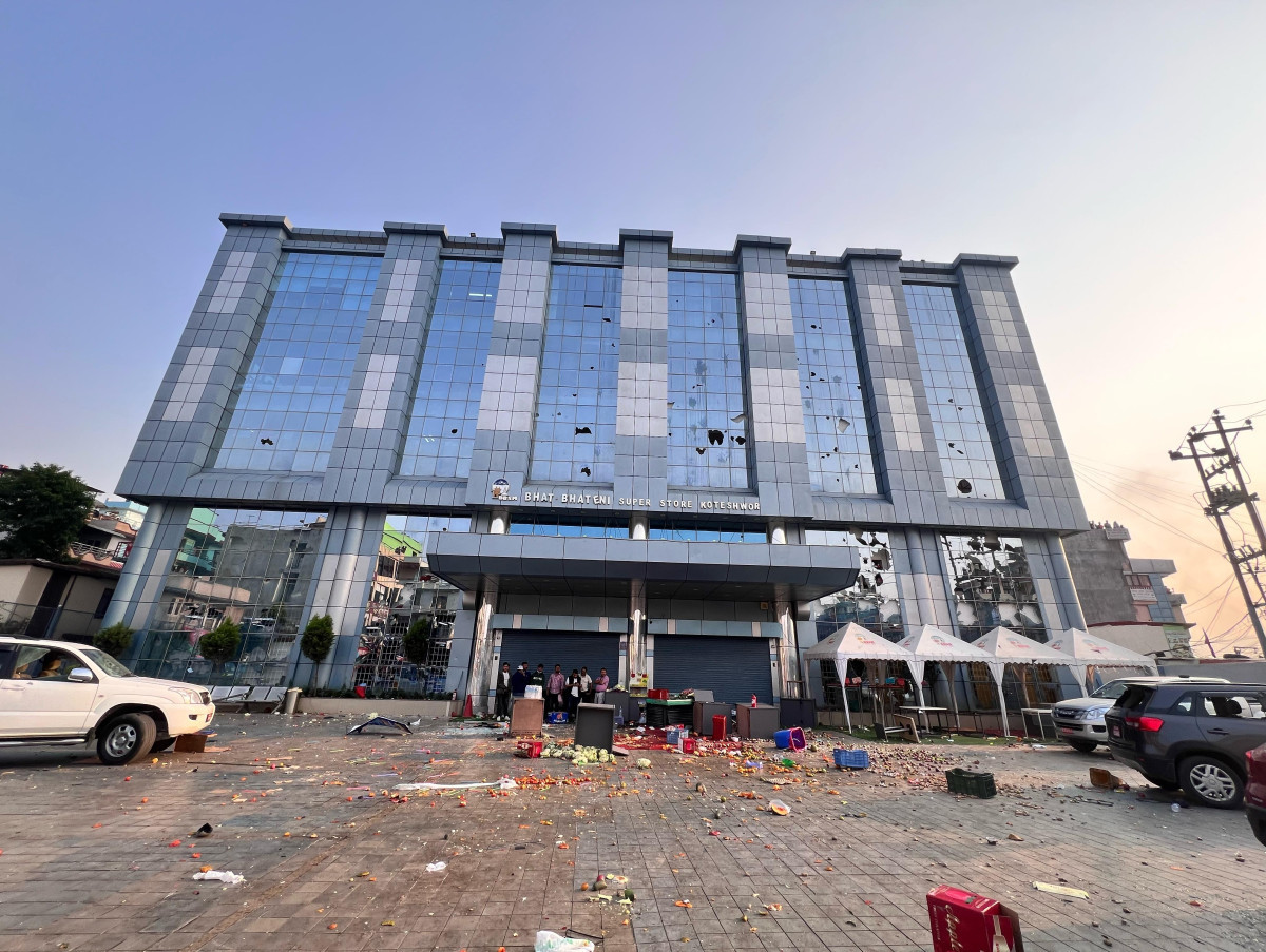 लुटपाट र तोडफोडबाट कोटेश्वरको भाटभटेनी स्टोरमा ८० लाखभन्दा बढीको क्षति