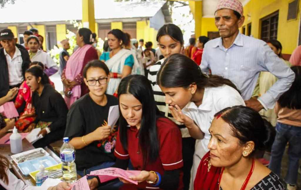 रोटरीको अगुवाइमा रुपन्देहीको तिलोत्तमा नि:शुल्क स्वास्थ्य शिविर