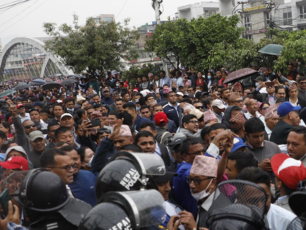 सरकार र शिक्षक महासंघबीच ५ बजे वार्ता हुने