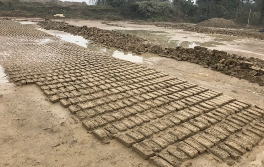 पश्चिम नवलपरासीमा बेमौसमी वर्षाले १ करोडभन्दा बढीको इँट्टा नष्ट