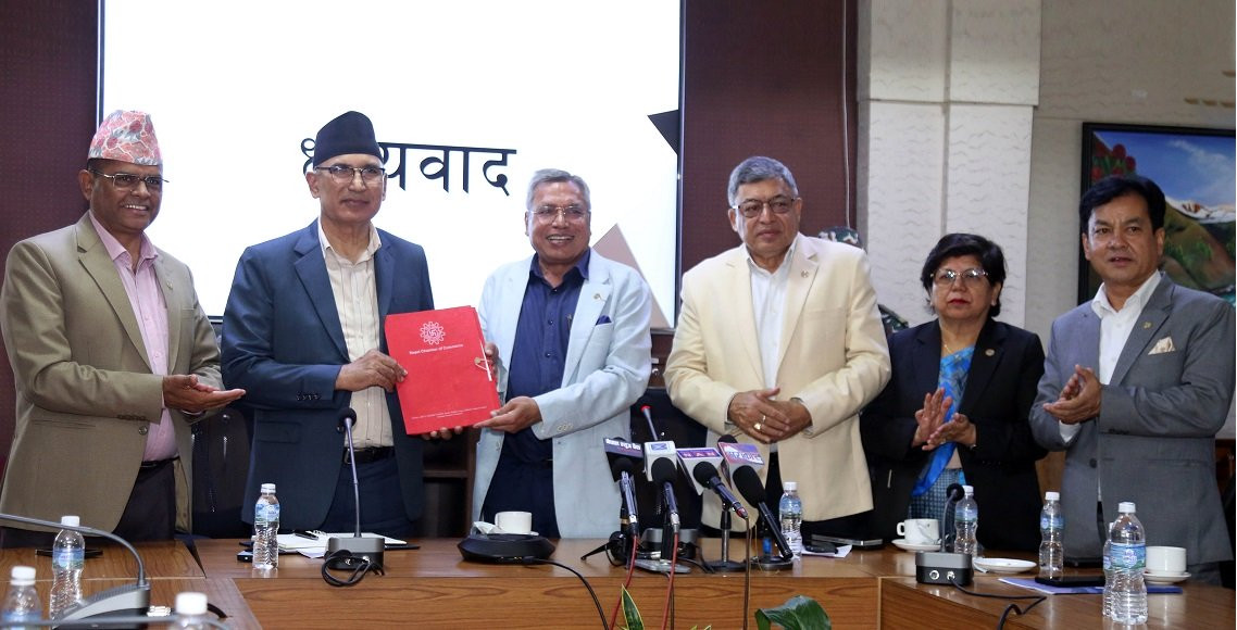 अर्थमन्त्री पौडेललाई चेम्बर अफ कमर्सका १०१ सुझाव