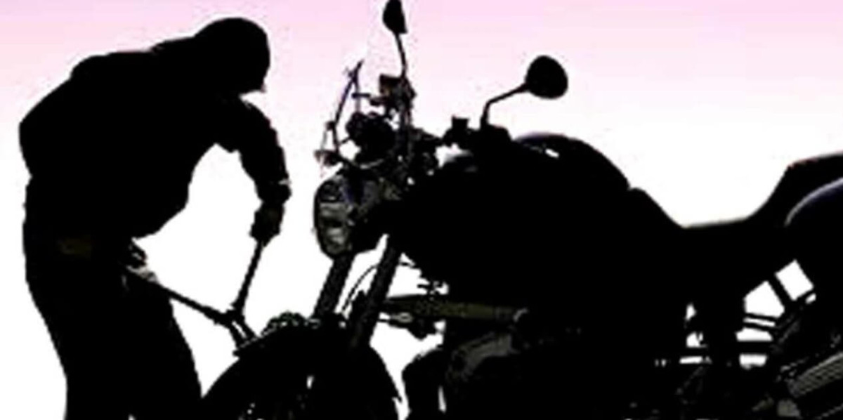 मोटरसाइकल चोरीमा संलग्न दुईजना ट्राफिक प्रहरीको नियन्त्रणमा
