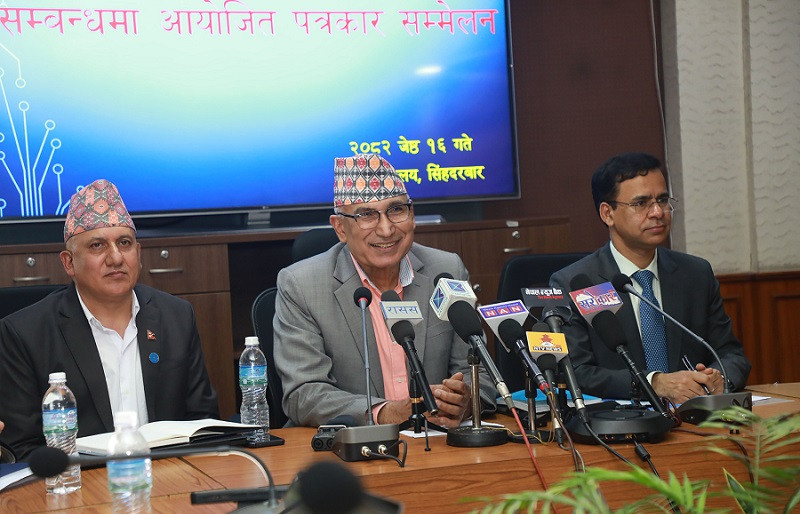 आम्दानी र खर्चको यथार्थपरक बजेट ल्याएको अर्थमन्त्री पौडेलको दाबी