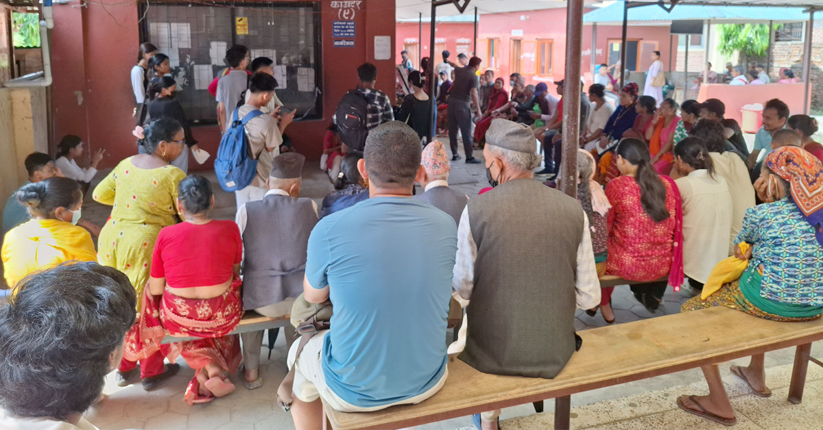 भीड, बिलौना र प्रशासनको बहानाः राष्ट्रिय परिचयपत्रको दुर्गति