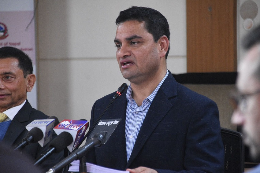 सबै सरकारी कर्मचारीलाई स्वास्थ्य बीमामा आबद्ध गराउन तयारी शुरू