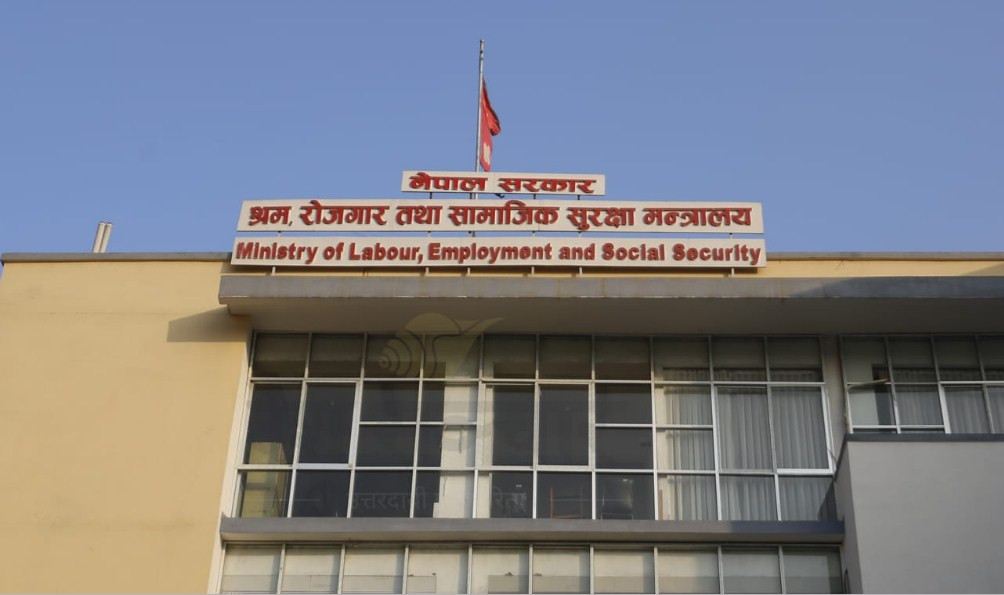 श्रम मन्त्रालयबाट हराएको भनिएको गाडी  महन्थ ठाकुरकोमा....