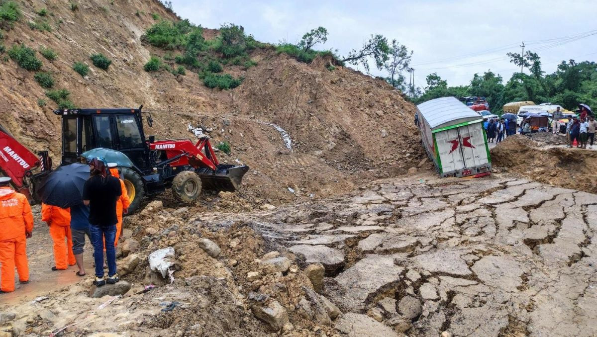 देशभर बाढीपहिरोको प्रभाव, १० राजमार्ग पूर्ण रूपमा अवरुद्ध