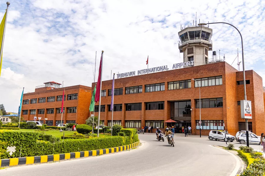 त्रिभुवन विमानस्थलमा खादा र पहिचान झल्किने पोसाक लगाउन रोक