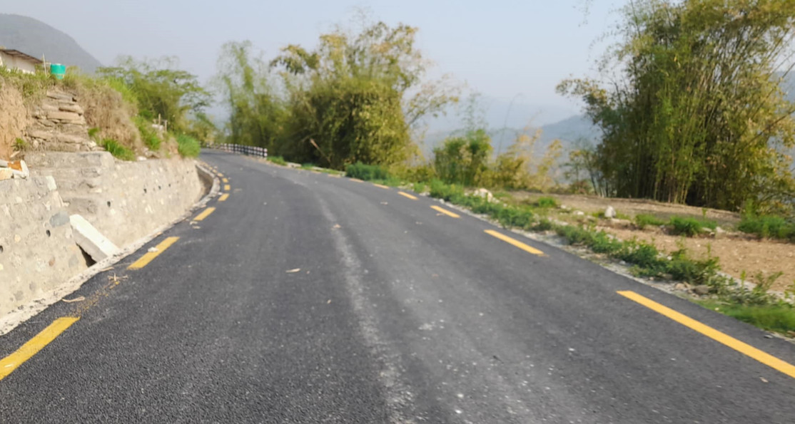 पर्वतमा एक वर्षमा ४५ किलोमिटर ग्रामीण सडक कालोपत्र