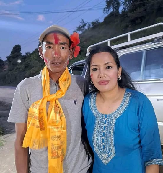 प्रकाश तामाङको व्यवसायिक यात्रा सुरु, आशिका तामाङ पहिलो ग्राहक
