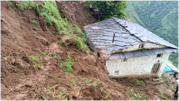 पहिरोबाट होक्मा गाउँका ६ घर उच्च जोखिममा