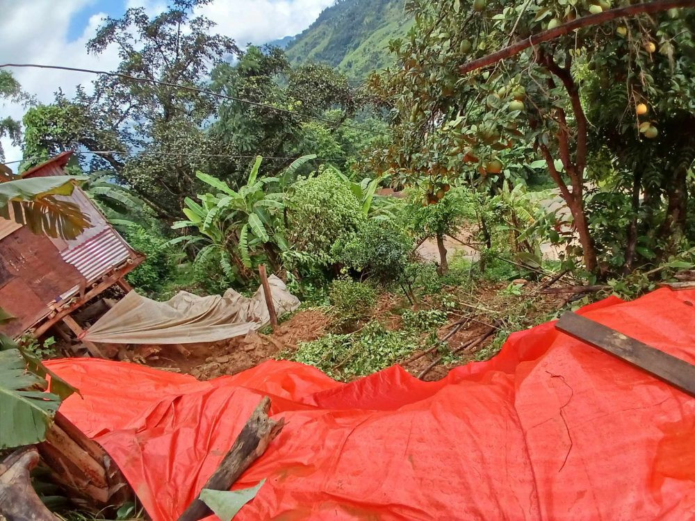 बाग्लुङमा पहिरोले परिवार नै विस्थापित