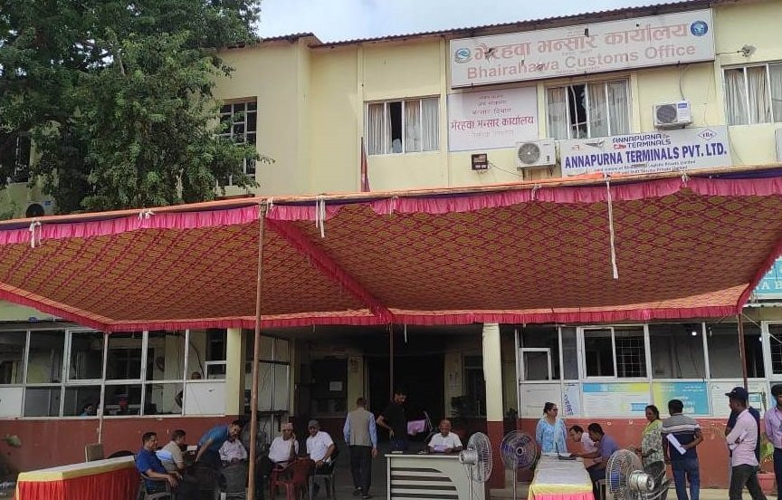 भैरहवा भन्सार कार्यालयले टेन्ट टाँगेर  सुरु गर्‍यो काम