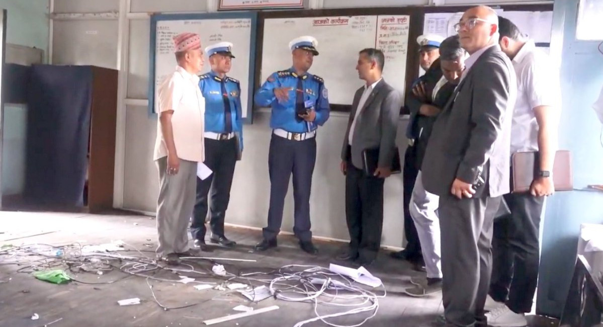 ट्राफिक प्रहरीलाई उच्च मनोबलका साथ काममा खटिन गृहमन्त्रीको आग्रह