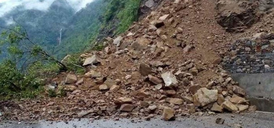 वर्षा, बाढीपहिरो र सुख्खा पहिरो : देशभर कुन-कुन सडक अवरुद्ध छन् ?