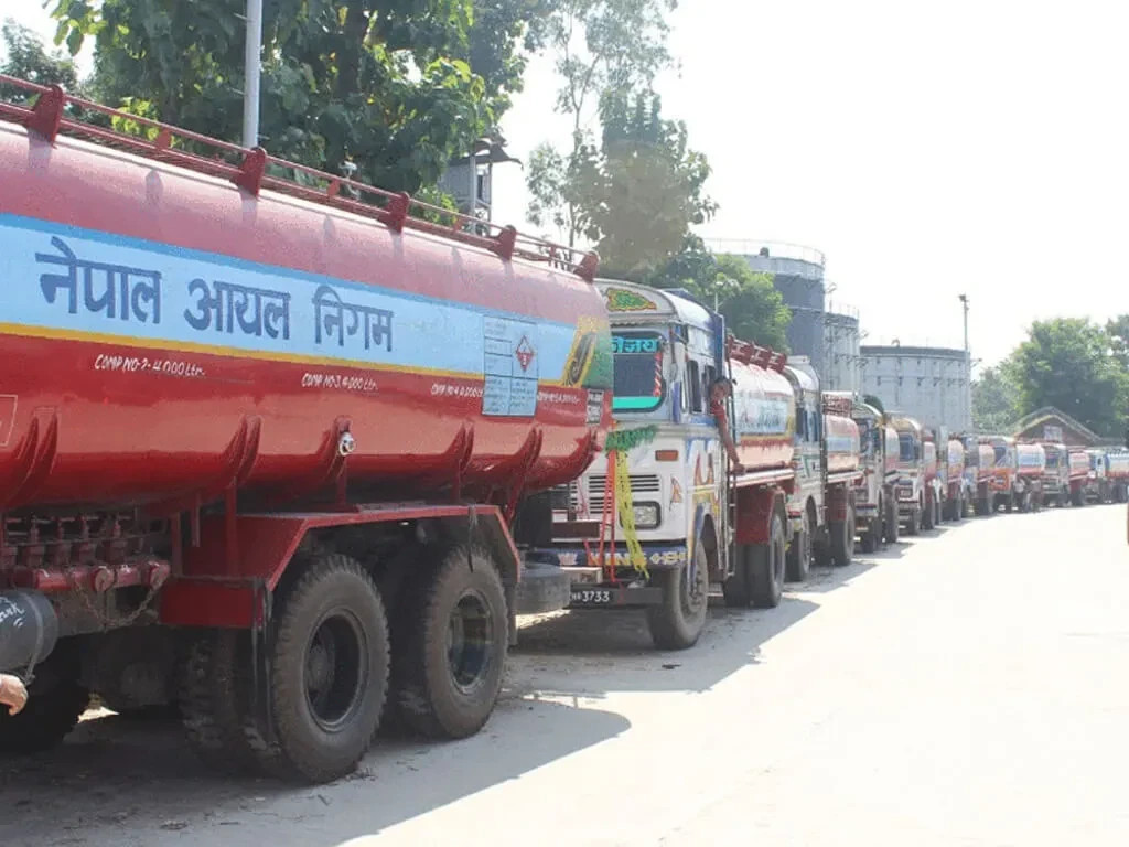 तीन महिनामा वीरगञ्ज नाकाबाट  ३८ अर्बको पेट्रोलियम पदार्थ आयात
