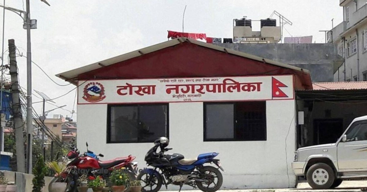 टोखा नगरको प्रमुख सडकले पाए आधुनिक स्मार्ट बत्ती