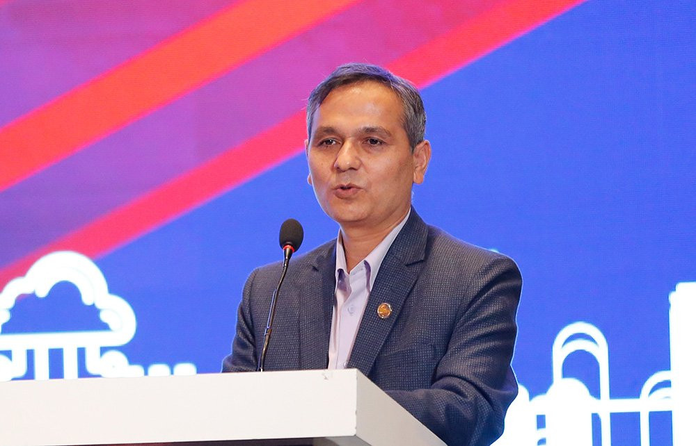 फागुन २१ भित्रै लुटिएका हतियार भेटाउने र फरार कैदी समात्ने गृहमन्त्रीको उद्घोष