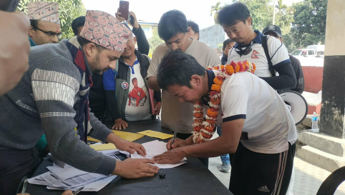 हर्क साम्पाङले दर्ता गरे उम्मेदवारी