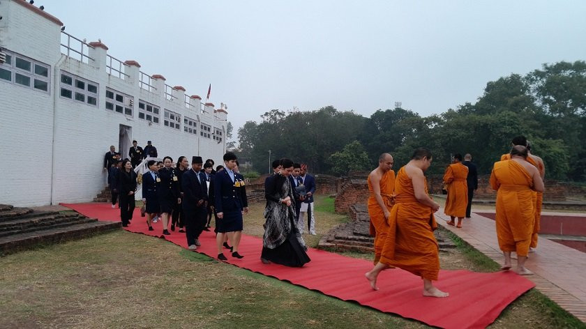 थाई राजपरिवारकी सदस्य लुम्बिनीमा, मायादेवी मन्दिरको दर्शन