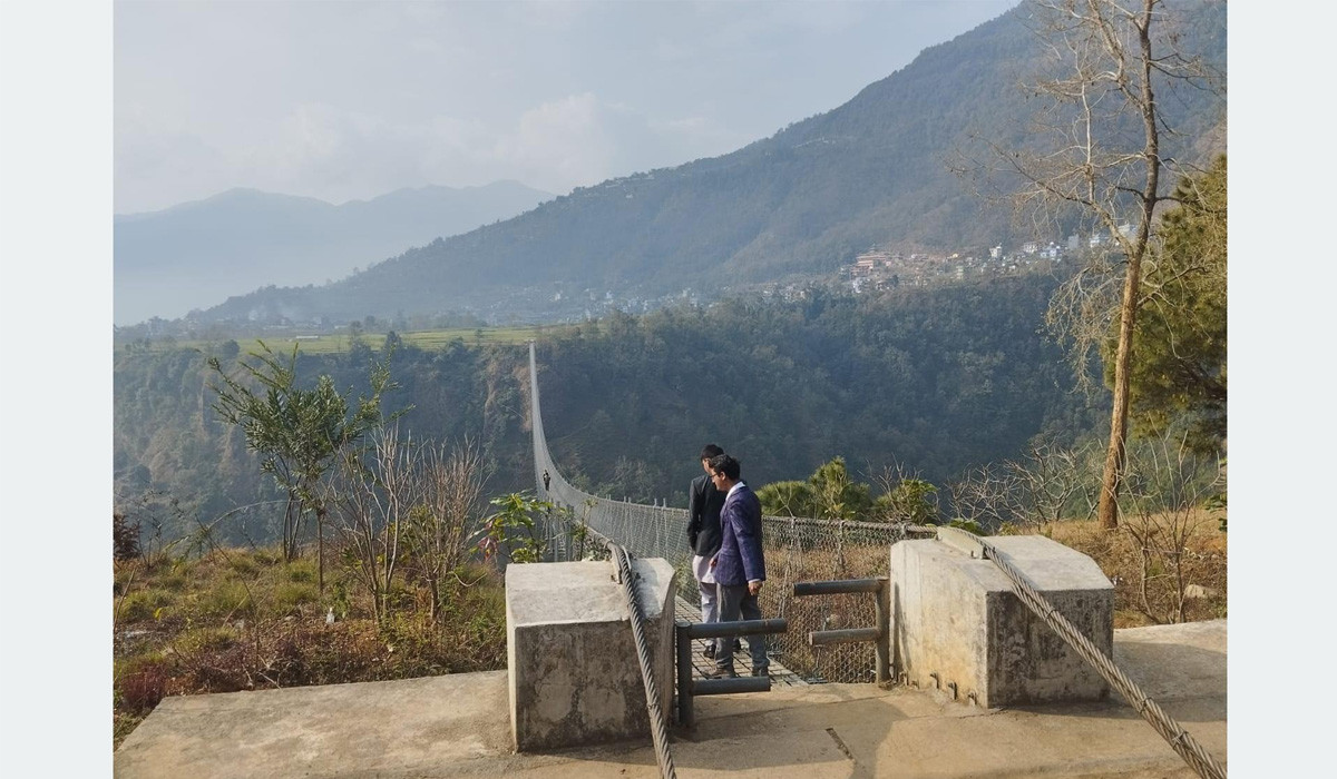 दुई जिल्ला जोड्ने झोलुङ्गे पुलले यात्रा सहज