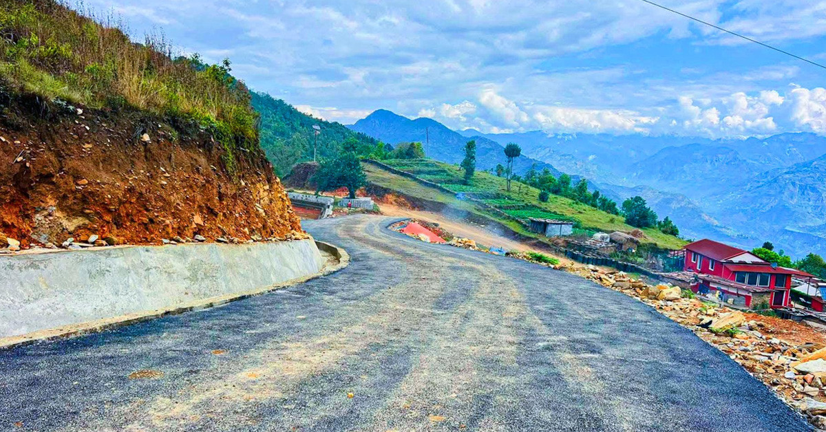 एघार वर्षपछि ग्रामीण सडक कालोपत्र