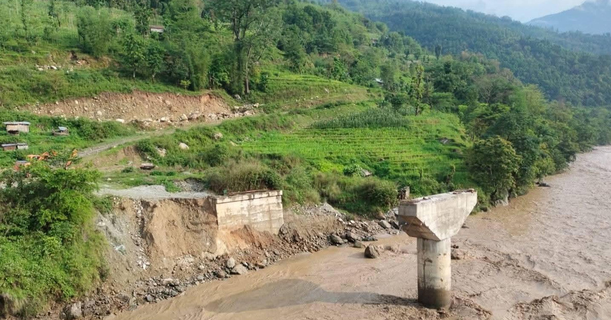 बाढीपहिरोले चार परिवार विस्थापित, जलविद्युत् आयोजनामा क्षति