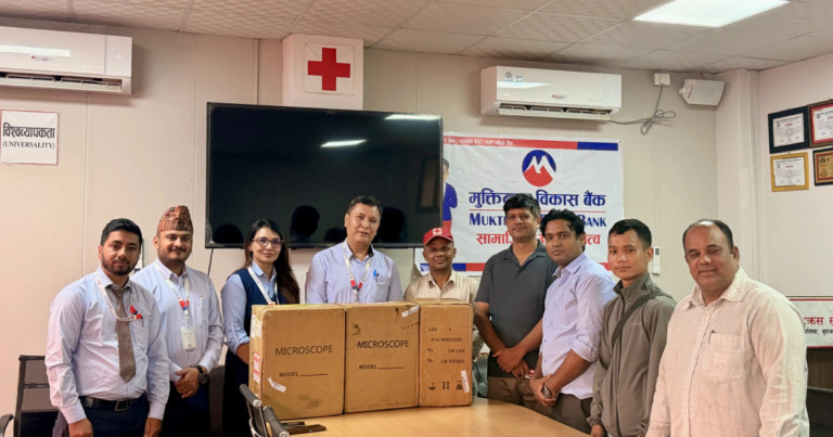 मुक्तिनाथ विकास बैंकले रेडक्रस सोसाइटी, लुम्बिनीलाई दियो ३ थान जैविक सूक्ष्मदर्शी