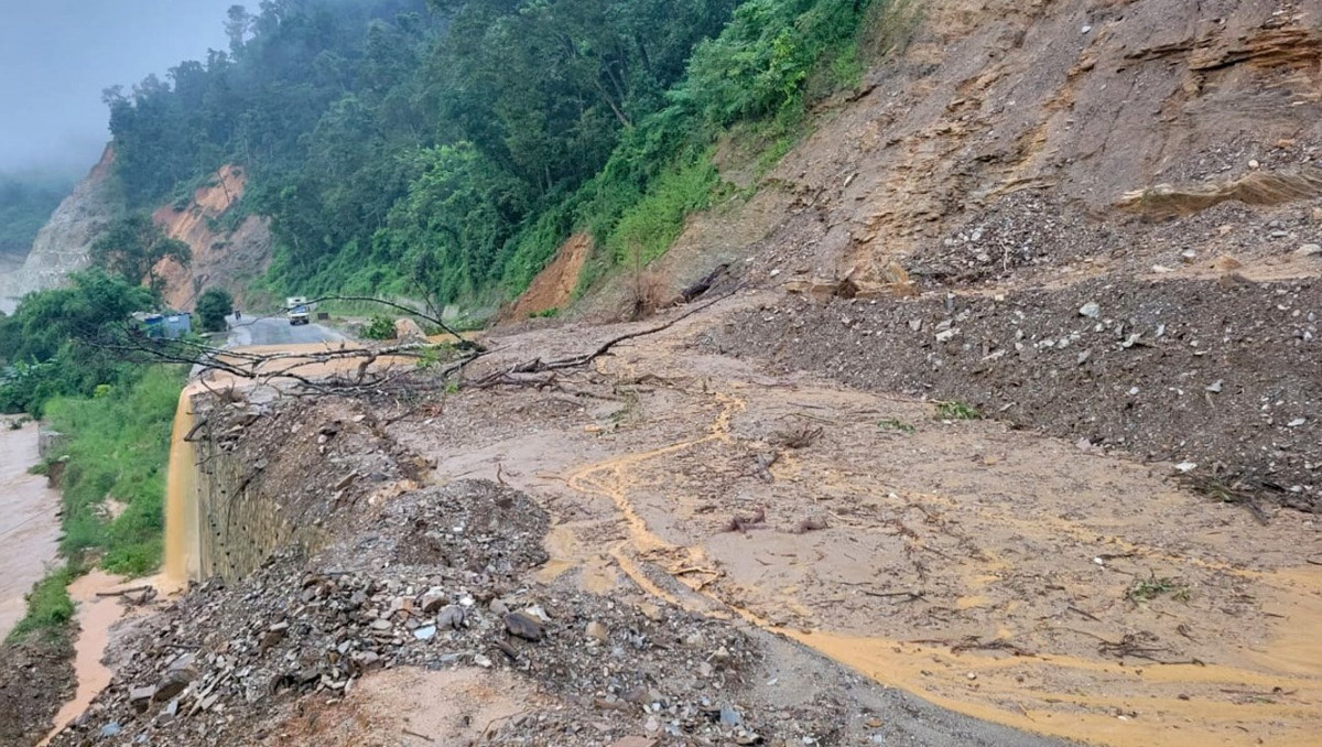 वर्षाले बिगार्‍यो सडक सञ्जाल, मध्यपहाडी, अरनिको र मेची राजमार्ग प्रभावित