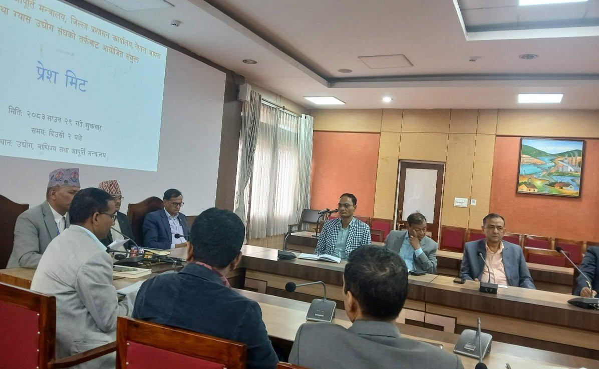 ग्यास अभाव समाधानका लागि काठमाडौँमा सबै ग्यास सिलिन्डर एकै ठाउँबाट वितरण गर्न प्रजिअको आग्रह