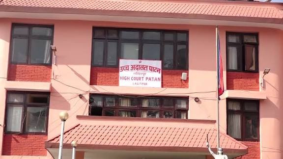 छोराको पढाइ प्रभावित हुने भन्दै विदेशी आमालाई नेपाल बस्न अदालतको अनुमति