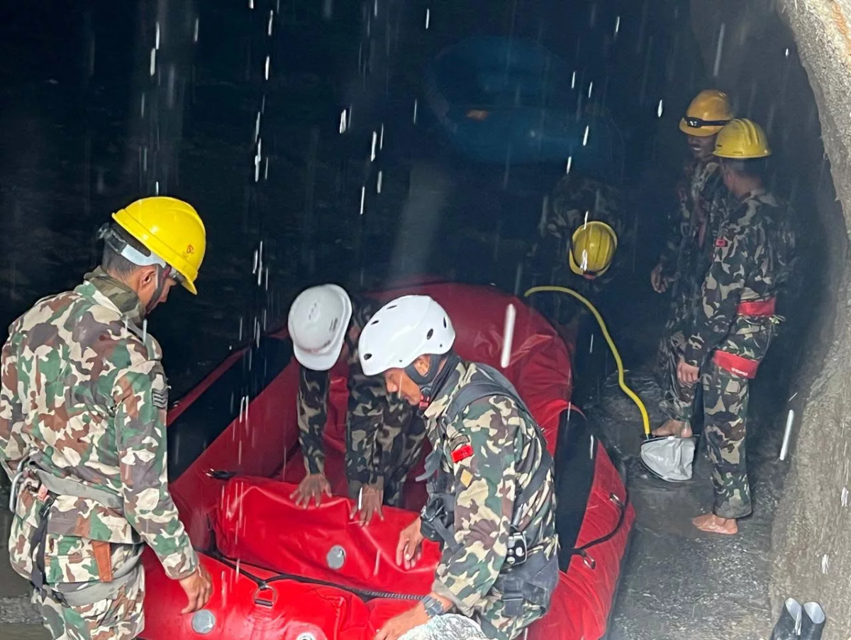 विपद् प्रभावित क्षेत्रमा खोज तथा उद्धार तीव्र, प्रधान सेनापति सिग्देलद्वारा स्थलगत निरीक्षण