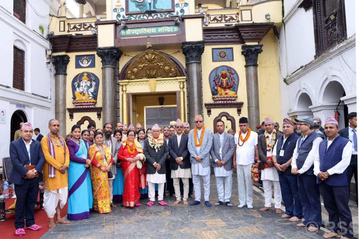 पशुपतिनाथमा राष्ट्रपति पौडेलको पूजाआराधना, देशको हितको कामना