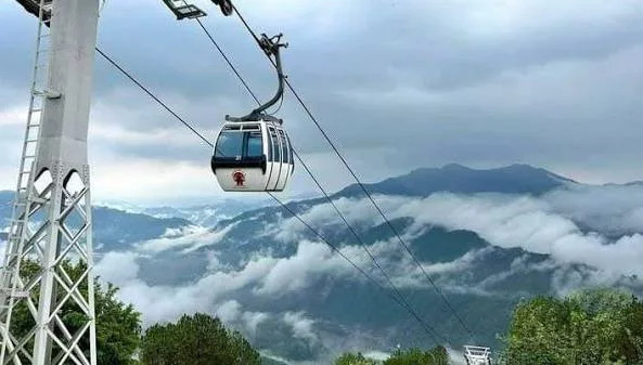 बाढीपीडितलाई मनकामना केबलकारका कर्मचारीको सहयोग