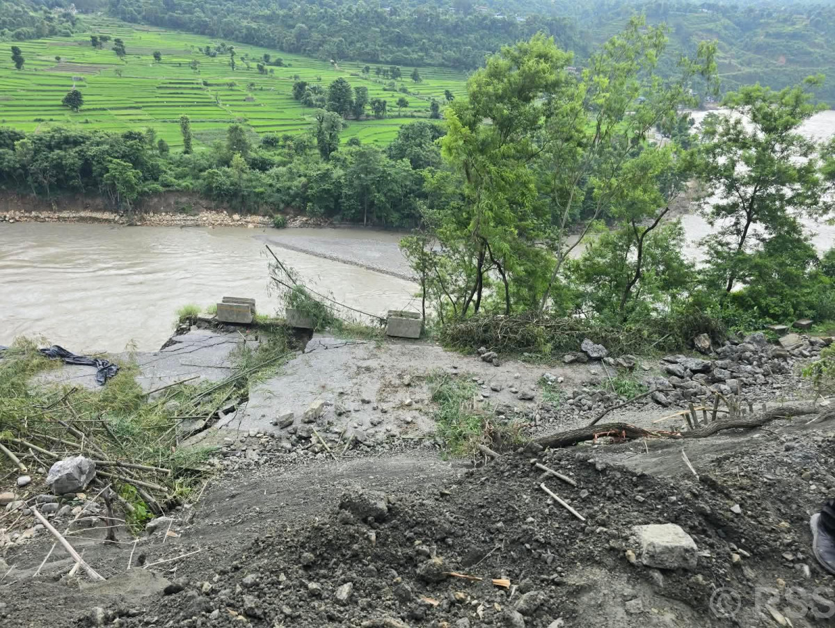 पृथ्वी राजमार्ग बन्दको असर : पर्यटक बस रोकिए, हवाई यात्रु ५० प्रतिशत बढे
