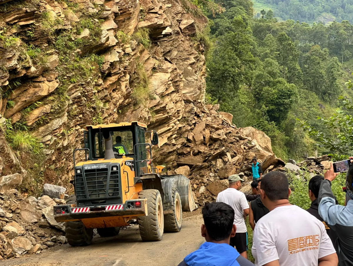 बाढी–पहिरोले देशभर १४ सडकखण्ड अवरुद्ध, बागमतीमा मात्रै १० ठाउँ बन्द
